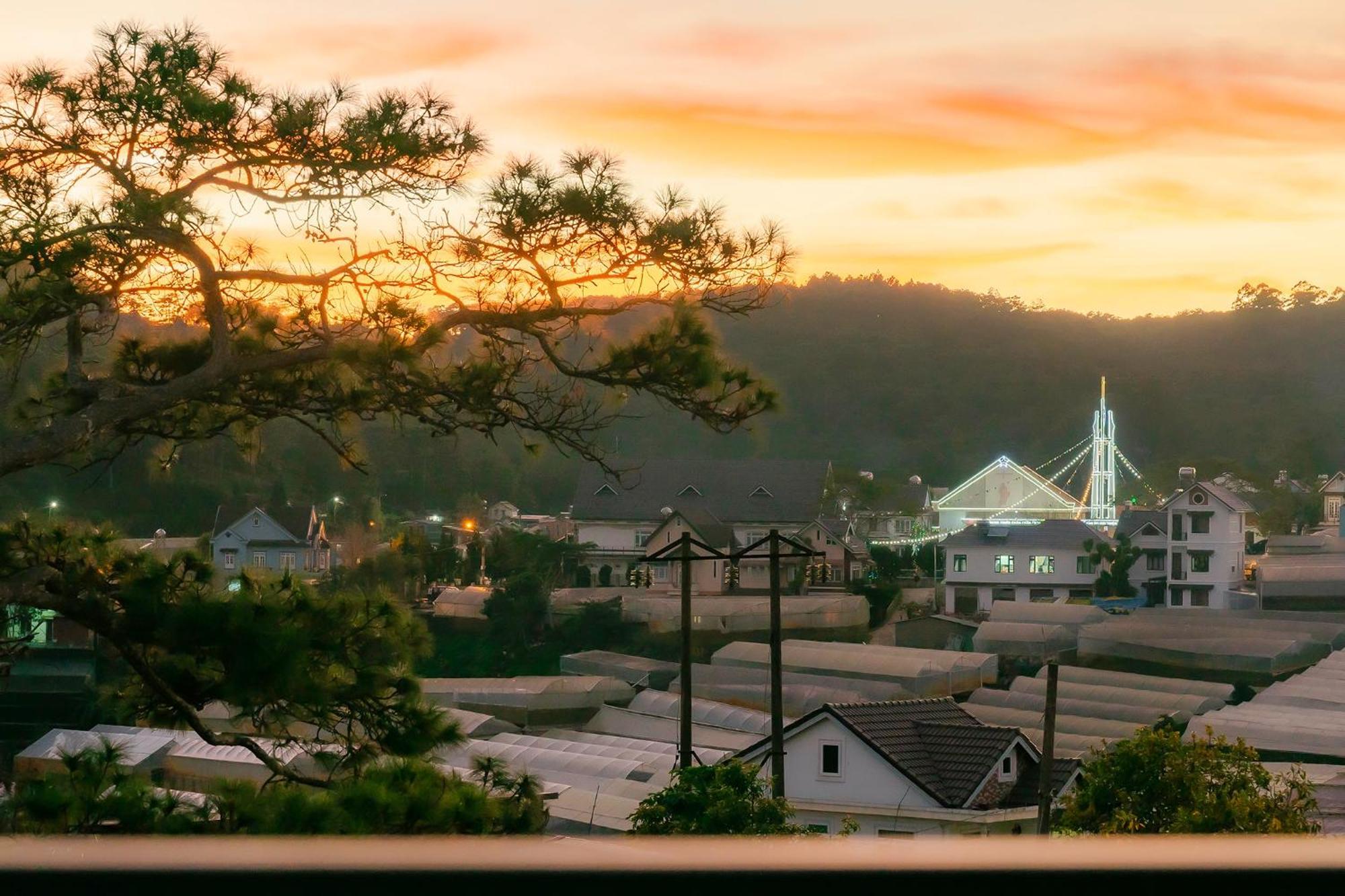 Pine View Hotel Dalat Екстериор снимка